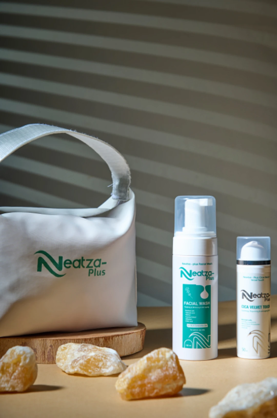 Neatza Plus Daily Essentials Kit + Free Makeup Bag
